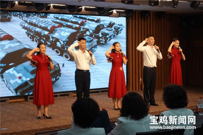 红色鹦鹉逃脱