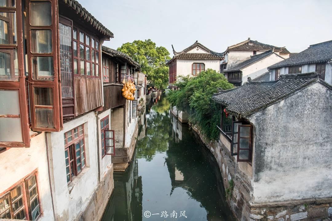 当知道初恋女友生活穷困潦倒时，你会帮忙吗？游戏画面