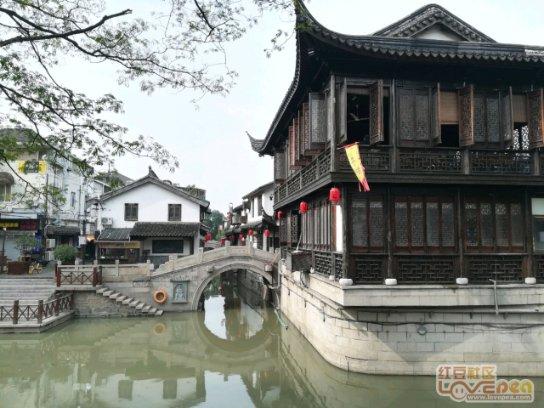 逃离荒凉之地