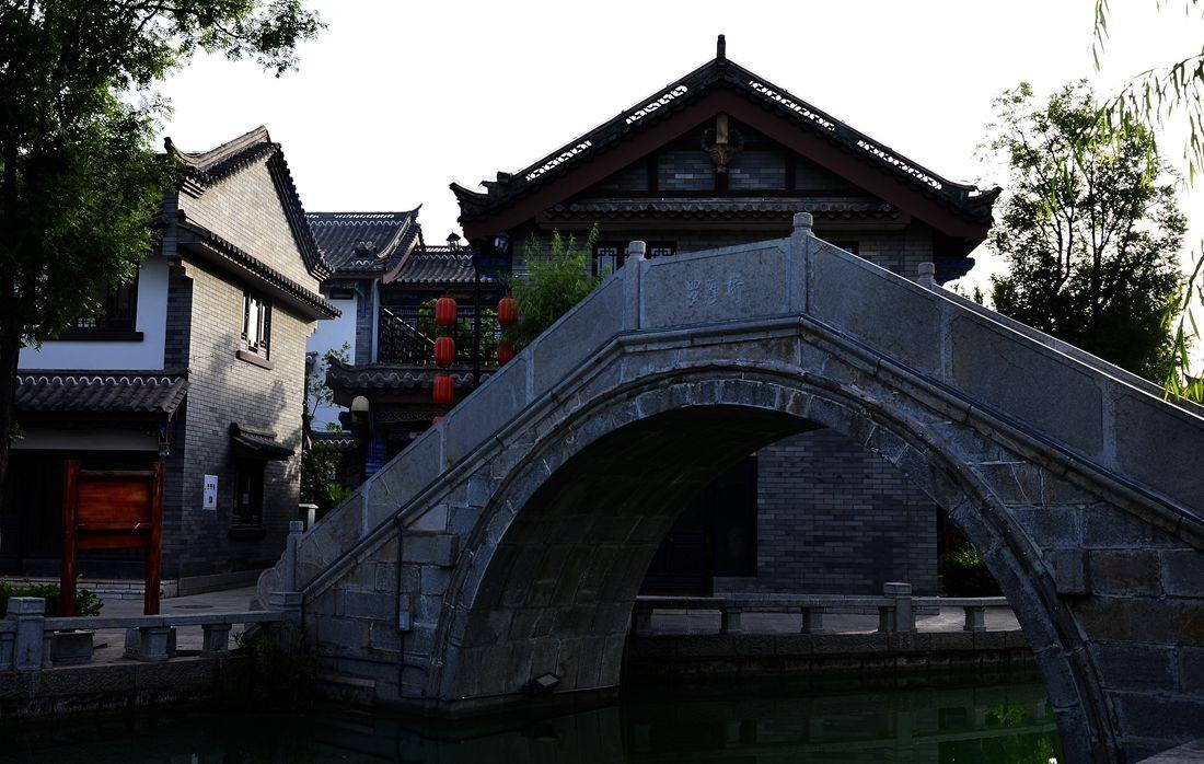 逃离违建房屋9
