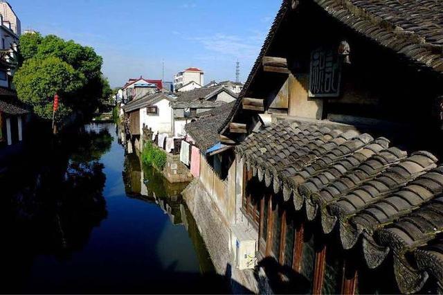 济宁任城区安居街道八里庙社区开展“献爱心 送春联”活动
